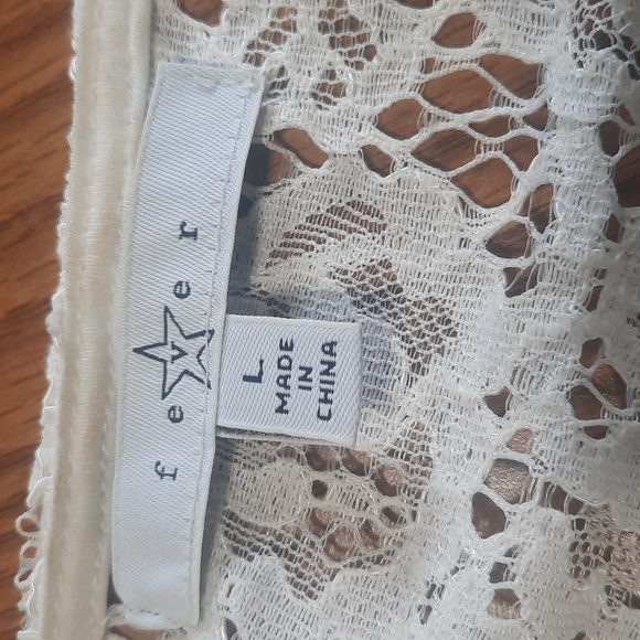 Fever lacey overlay top with ruffled arms size large - Picture 15 of 16